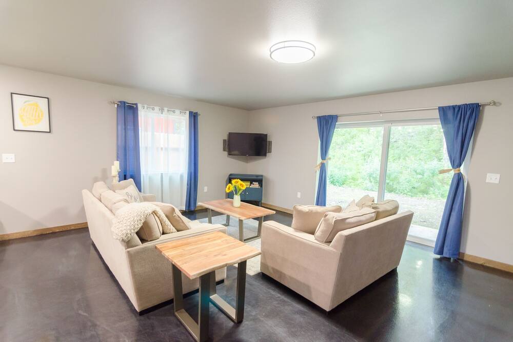 Photo of Livingroom in Gateway