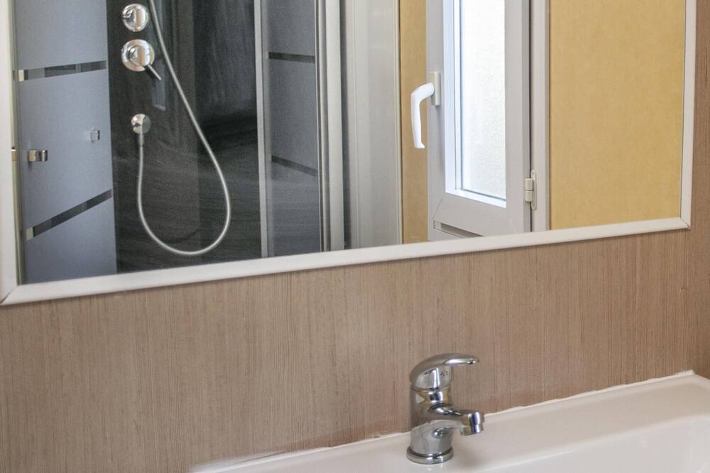 Photo of Bathroom in Pamiers