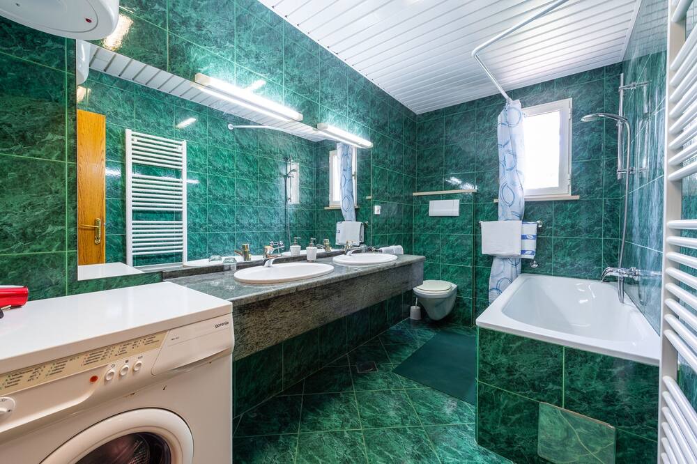 Photo of Bathroom in Slano