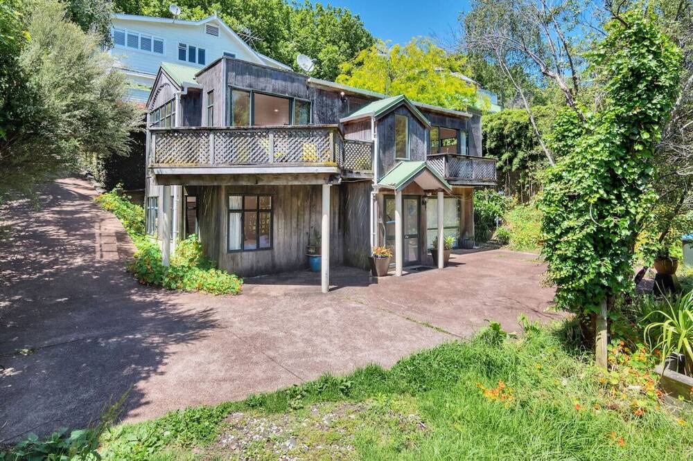 Photo of Others in Ponsonby