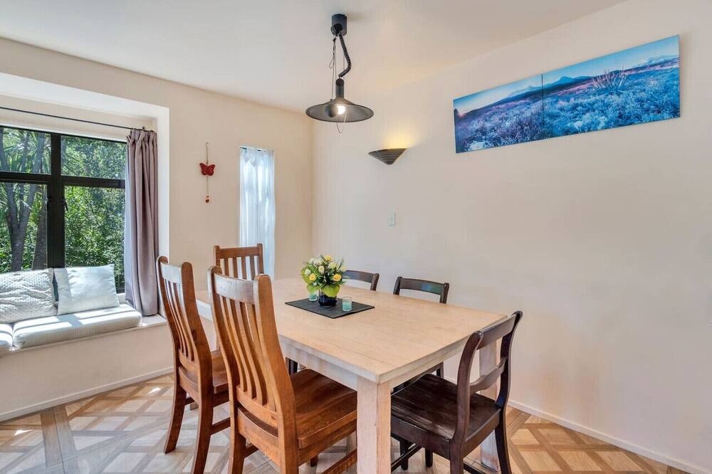 Photo of Others in Ponsonby