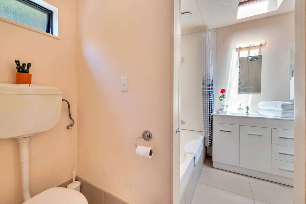 Photo of Others in Ponsonby