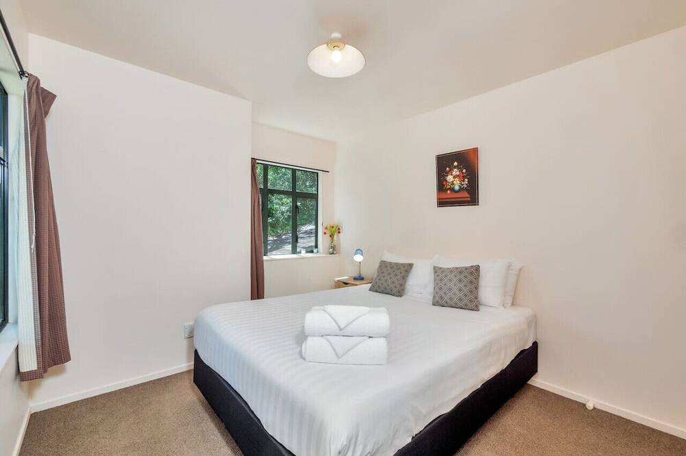 Photo of Others in Ponsonby