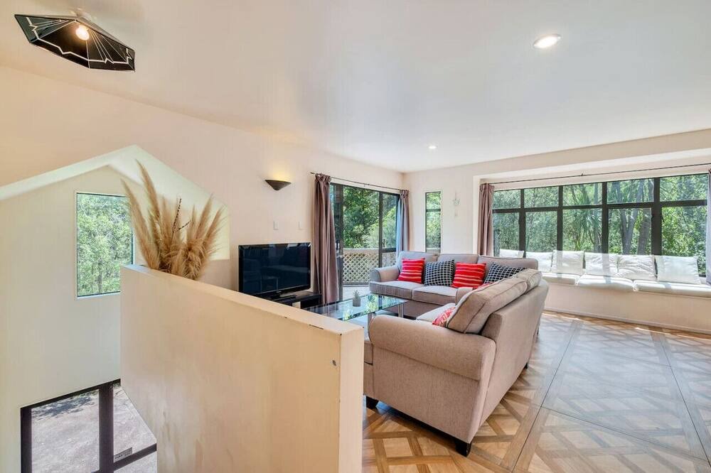 Photo of Others in Ponsonby