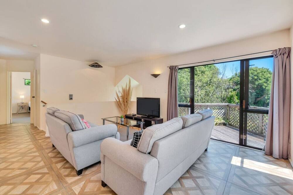 Photo of Others in Ponsonby