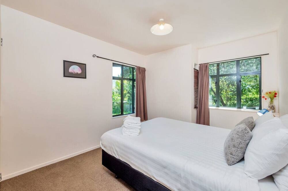 Photo of Others in Ponsonby