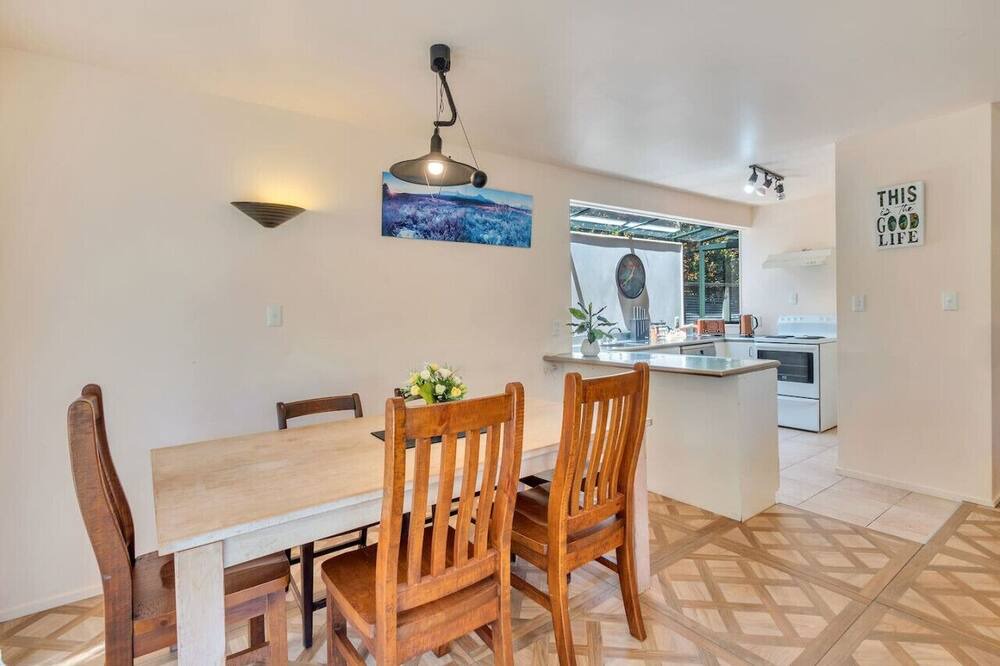 Photo of Others in Ponsonby