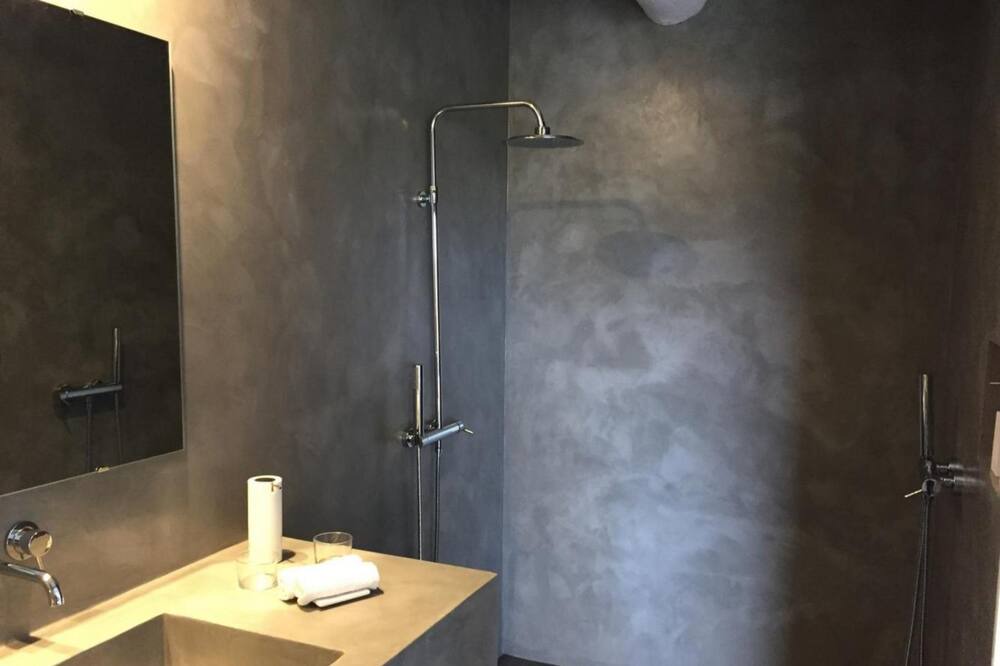 Photo of Bathroom in Port-Vendres