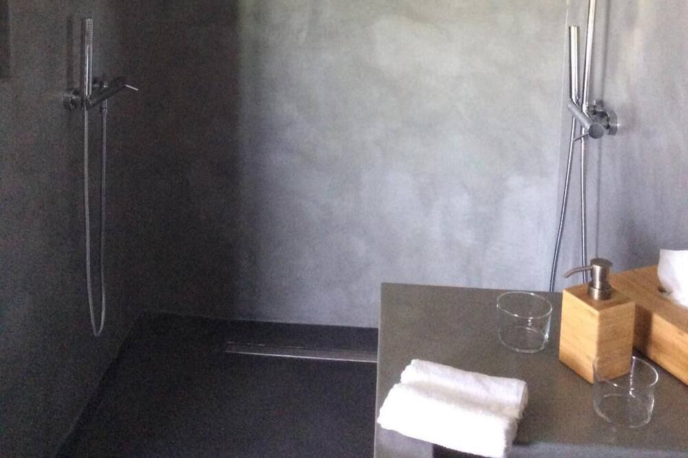 Photo of Bathroom in Port-Vendres