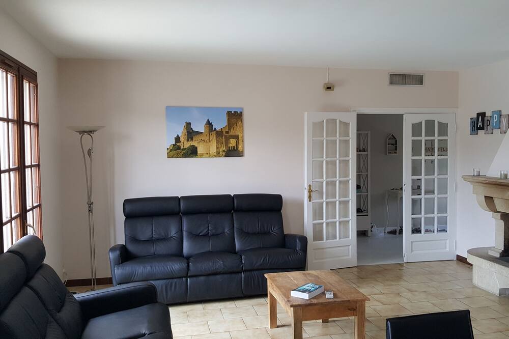Photo of Livingroom in Villegly