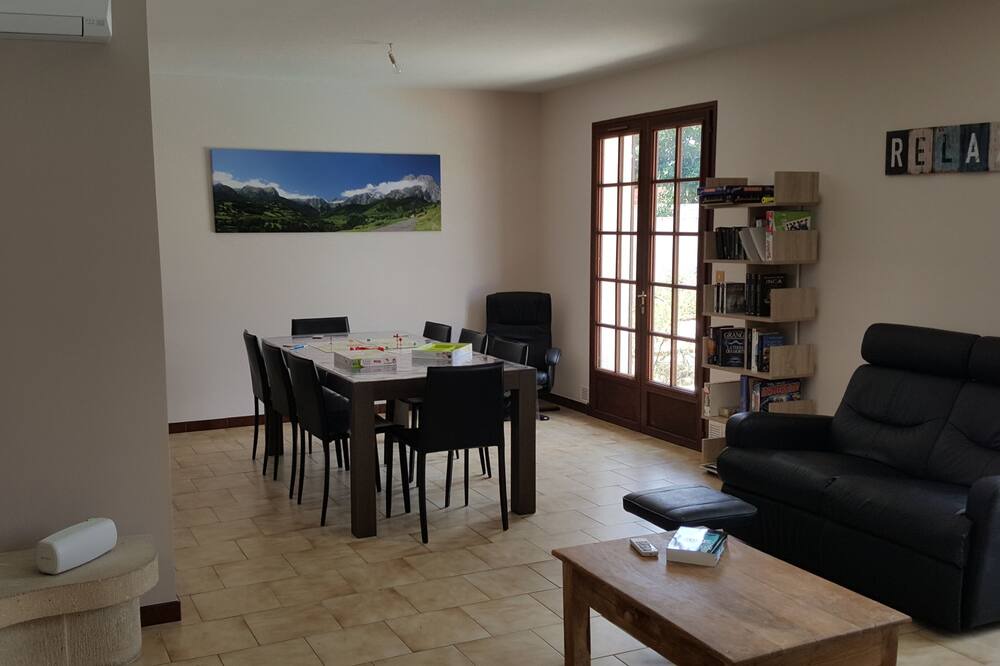 Photo of Livingroom in Villegly