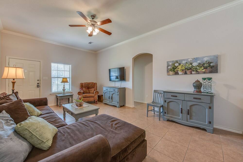 Photo of Livingroom in College Station