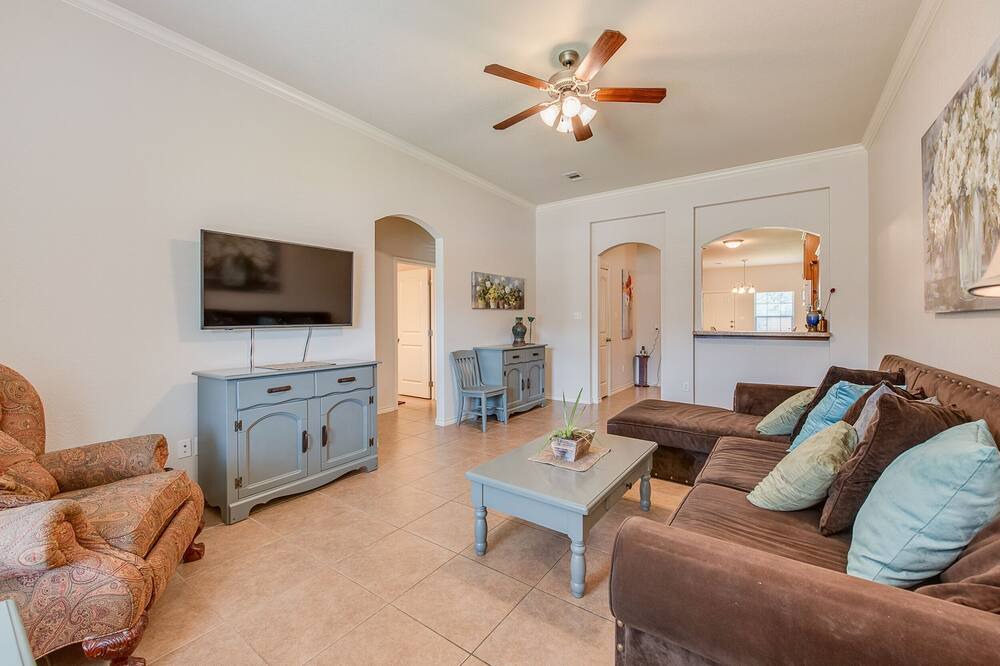 Photo of Livingroom in College Station
