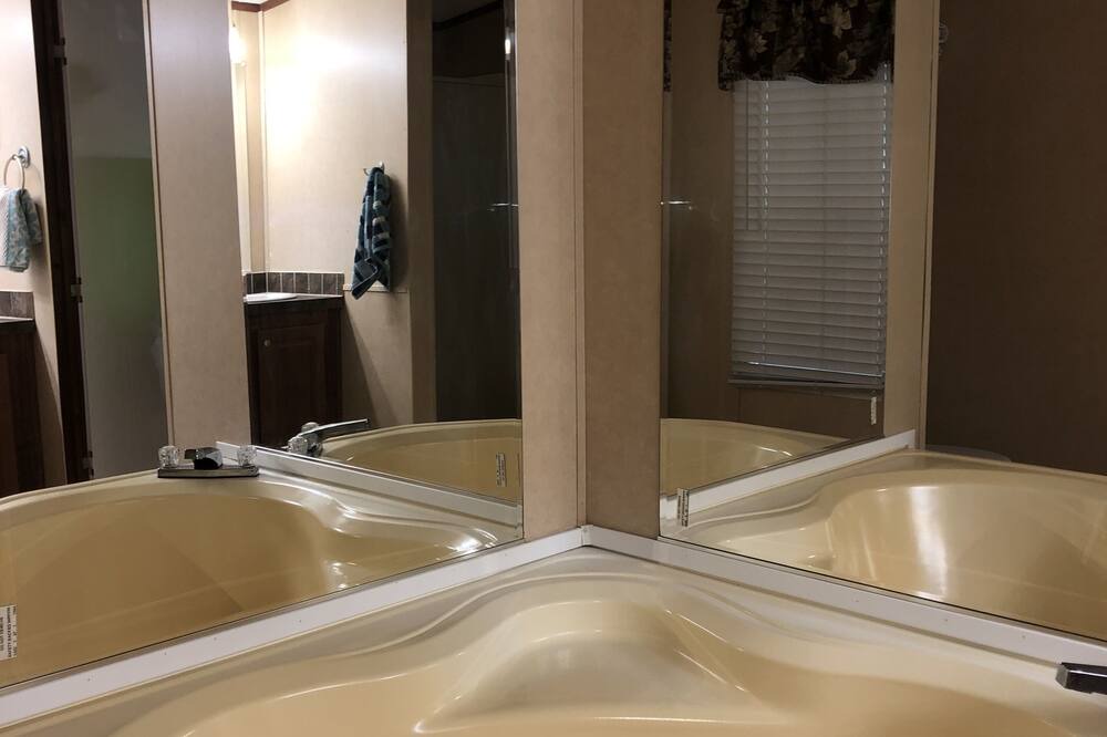 Photo of Bathroom in Boothville-Venice