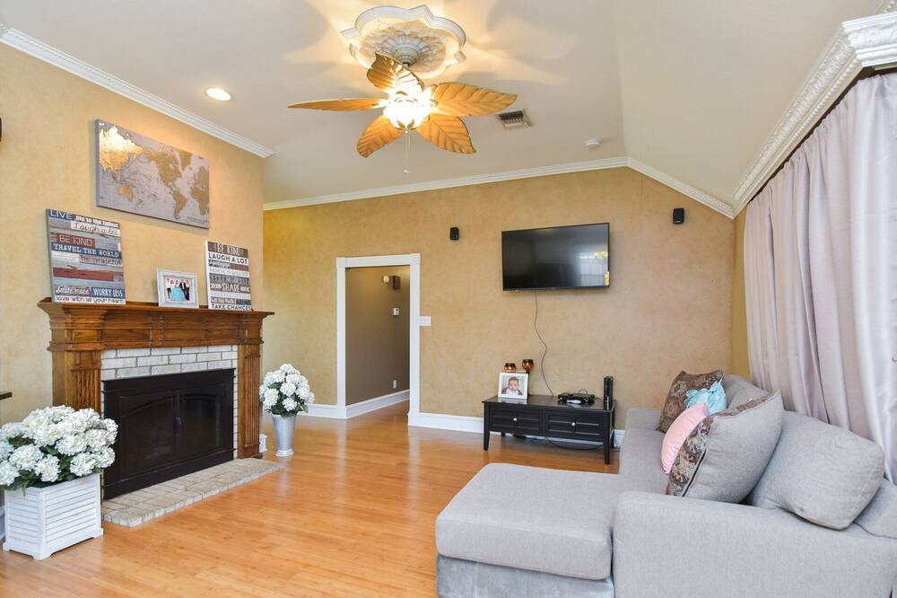 Photo of Livingroom in Red Oak