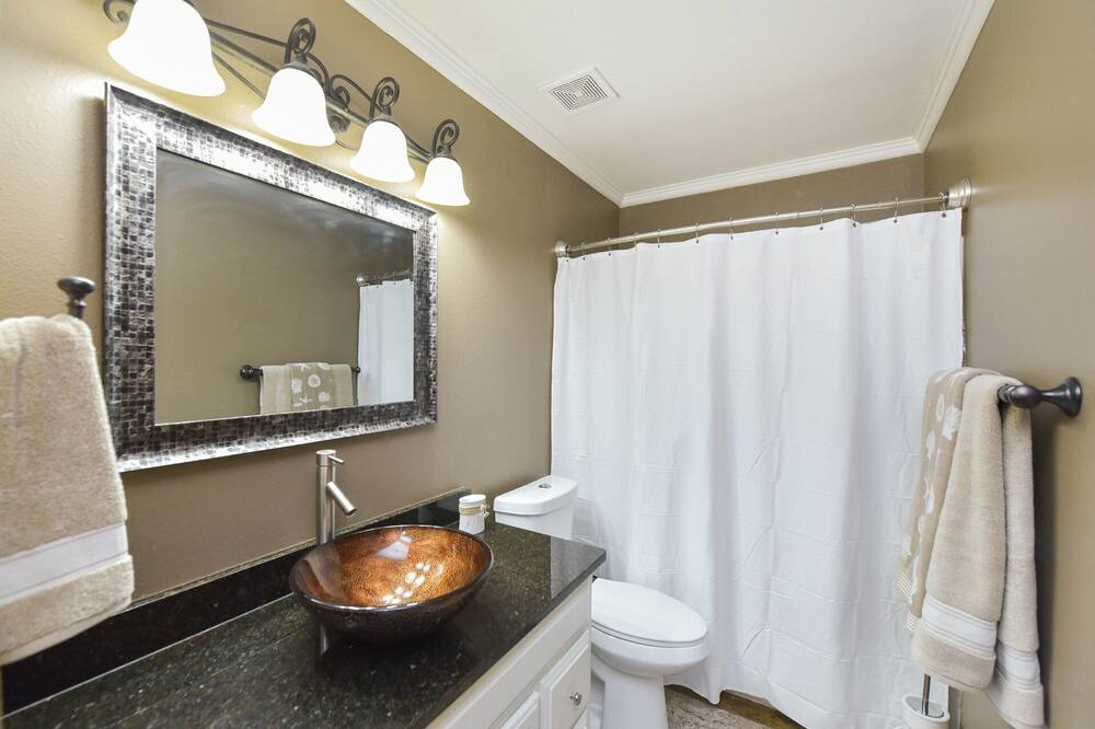 Photo of Bathroom in Red Oak