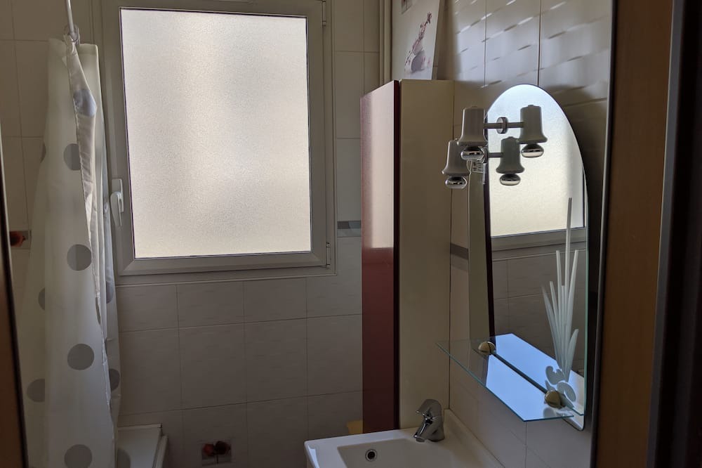 Photo of Bathroom in Lambezellec