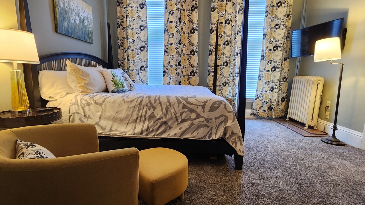Photo of Bedroom in Clinton