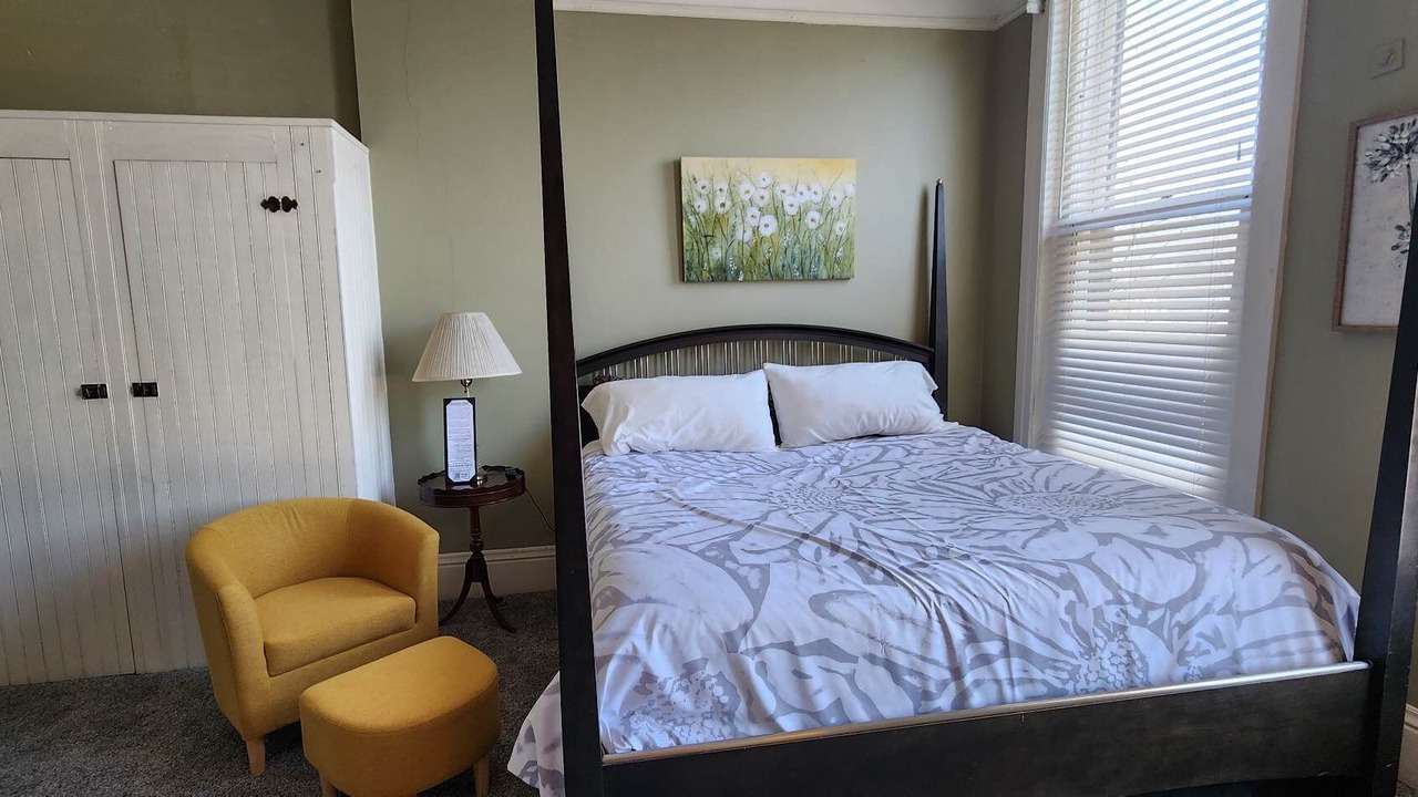 Photo of Bedroom in Clinton