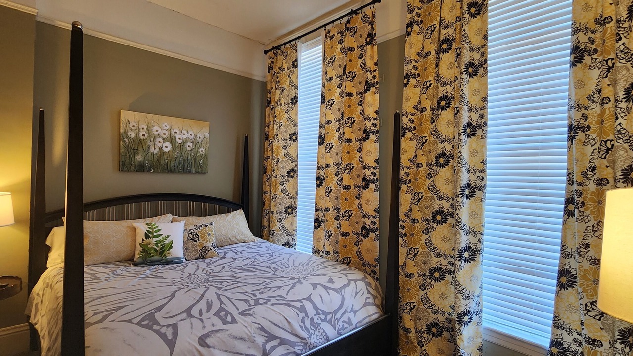 Photo of Bedroom in Clinton