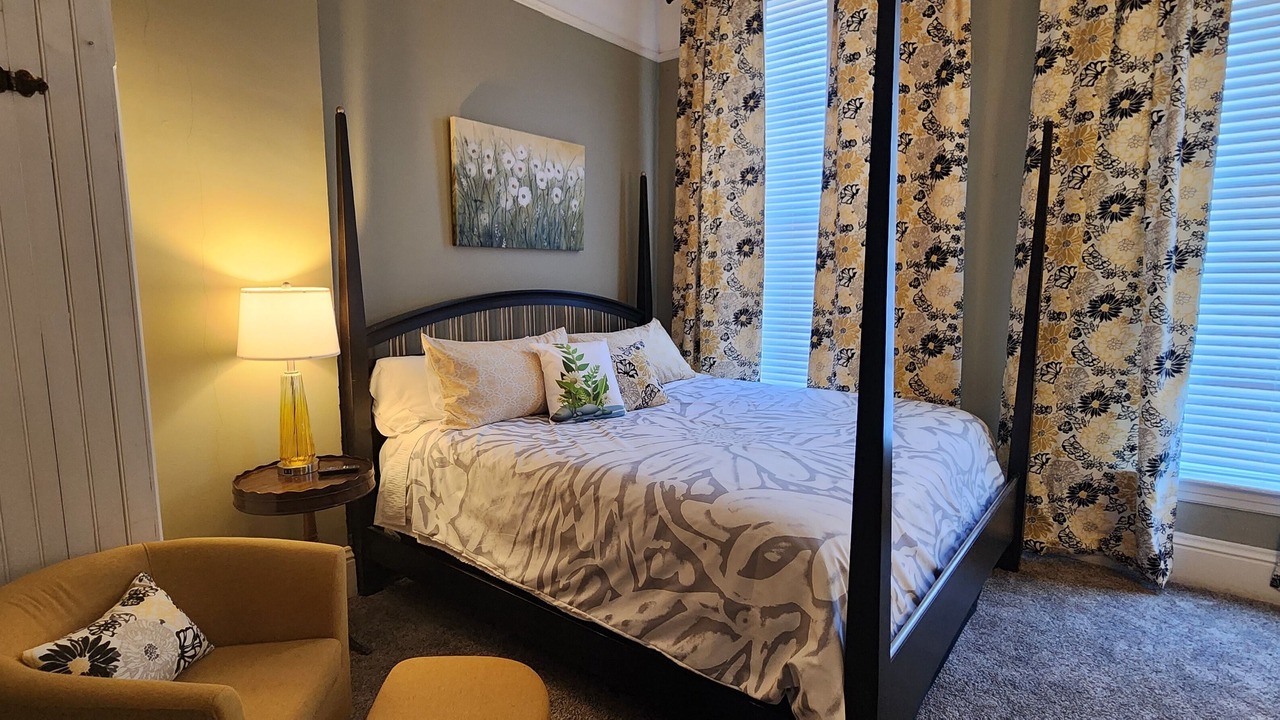 Photo of Bedroom in Clinton