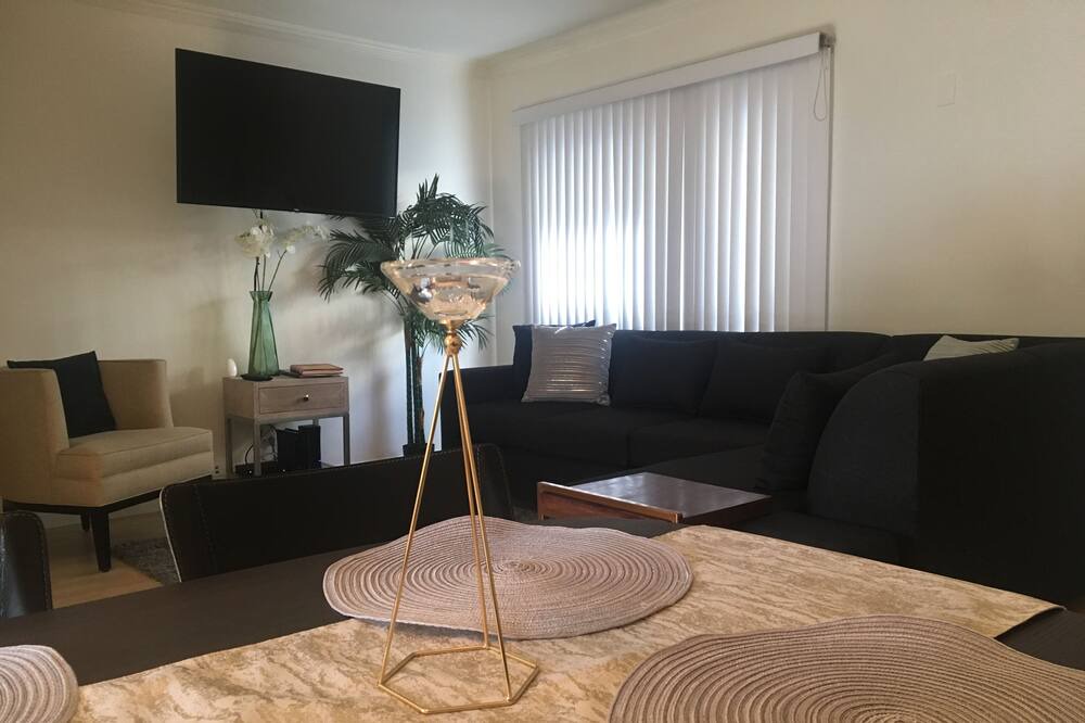 Photo of Livingroom in La Crescenta-Montrose