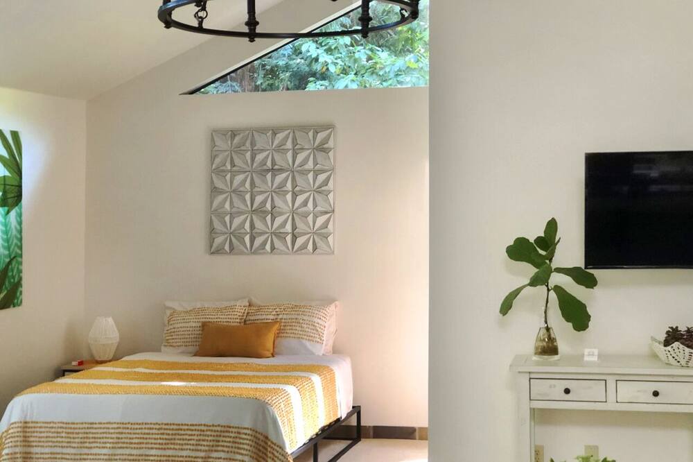Photo of Bedroom in Arden-Arcade