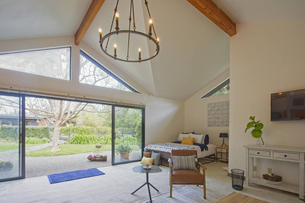 Photo of Bedroom in Arden-Arcade