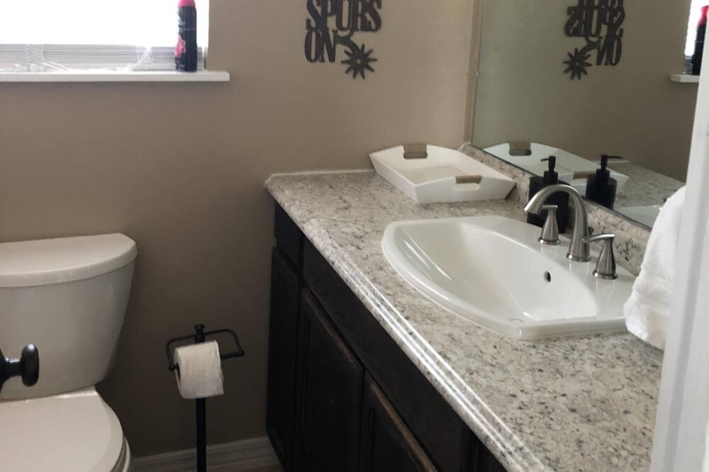 Photo of Bathroom in Lincoln County
