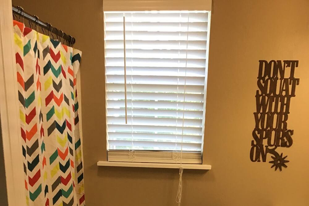 Photo of Bathroom in Lincoln County