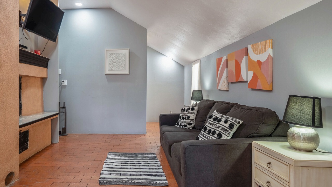 Photo of Livingroom in University Heights