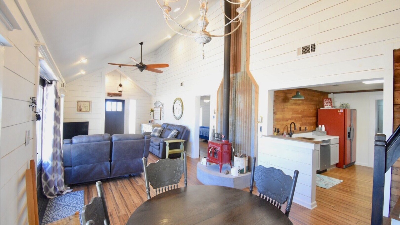 Photo of Livingroom in Valley Mills