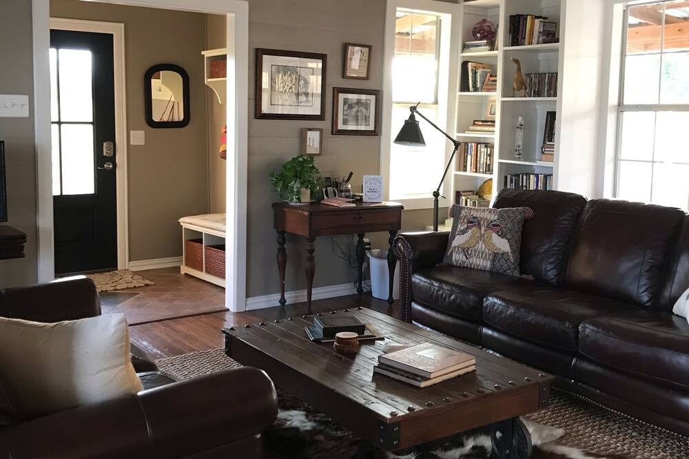Photo of Livingroom in Oakland