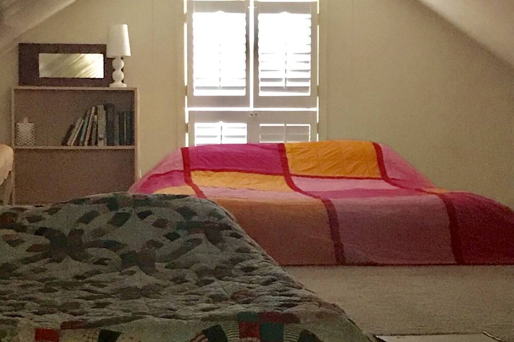 Photo of Bedroom in Oakland