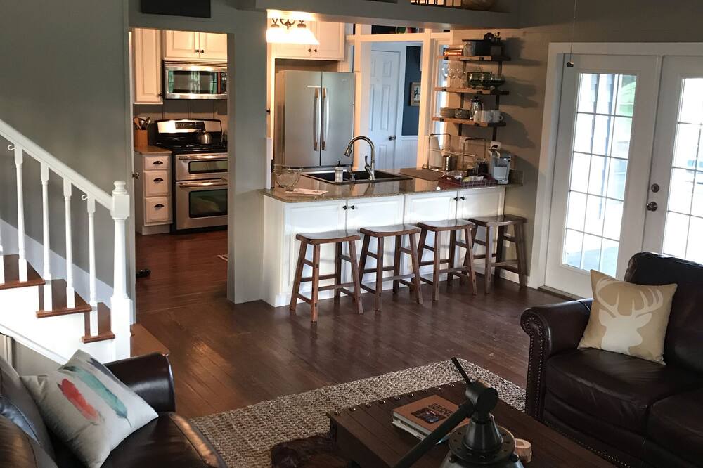 Photo of Bedroom in Oakland