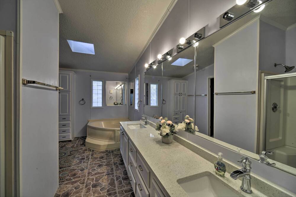 Photo of Bathroom in Lakehills