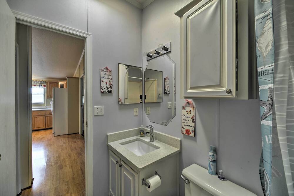 Photo of Bathroom in Lakehills