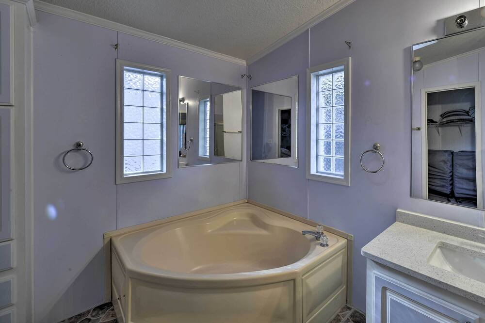 Photo of Bathroom in Lakehills