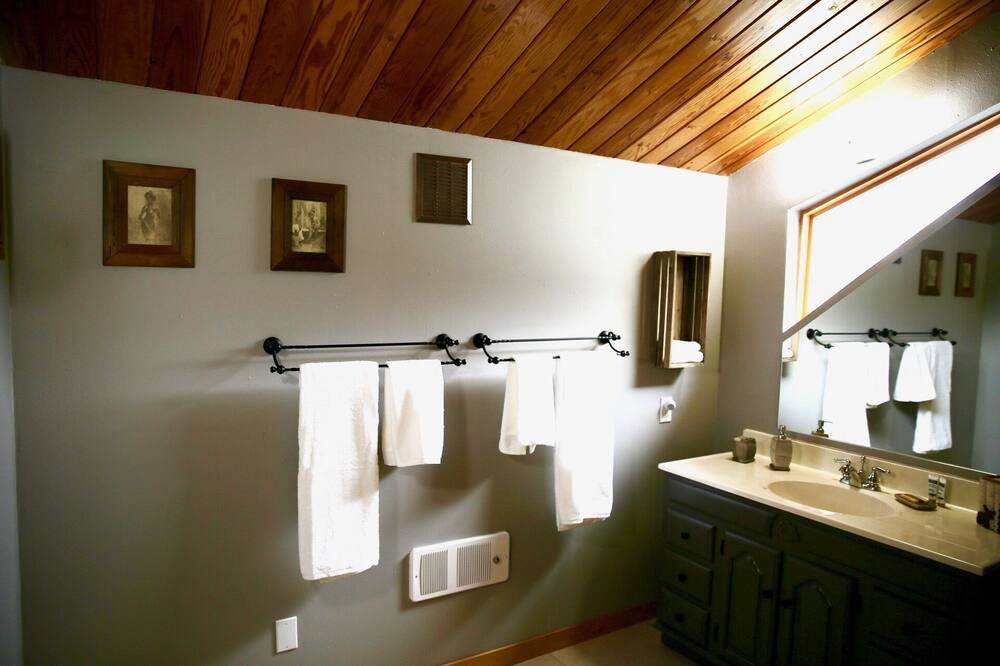 Photo of Bathroom in Parkdale