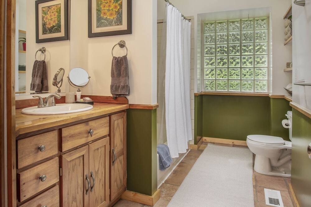 Photo of Bedroom in Shadow Mountain