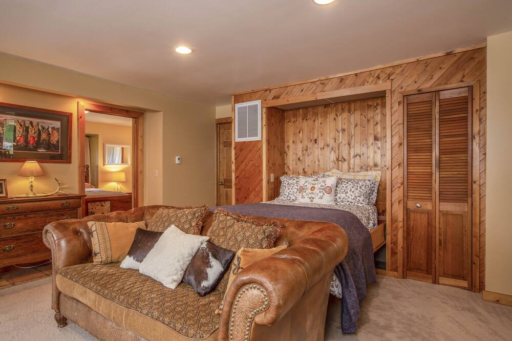 Photo of Bedroom in Shadow Mountain