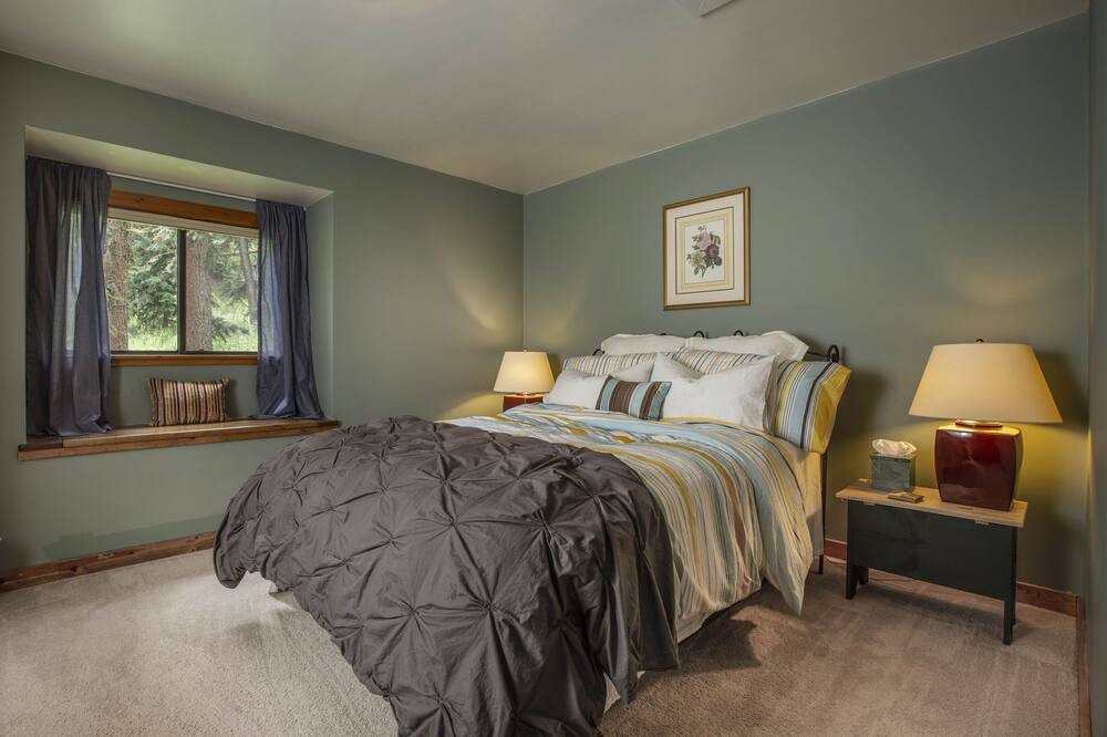 Photo of Bedroom in Shadow Mountain
