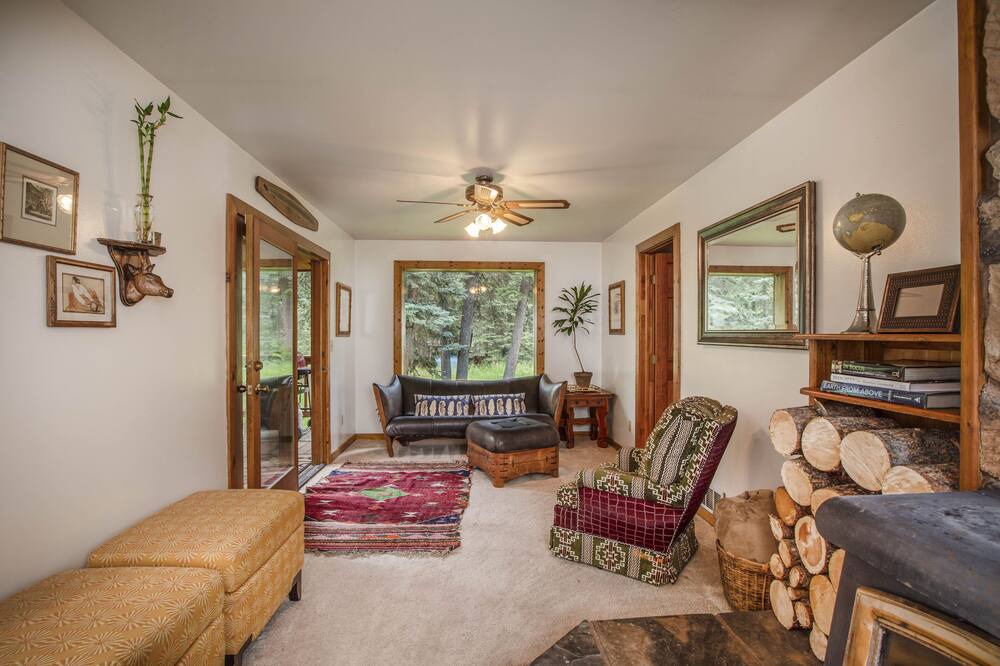 Photo of Livingroom in Shadow Mountain