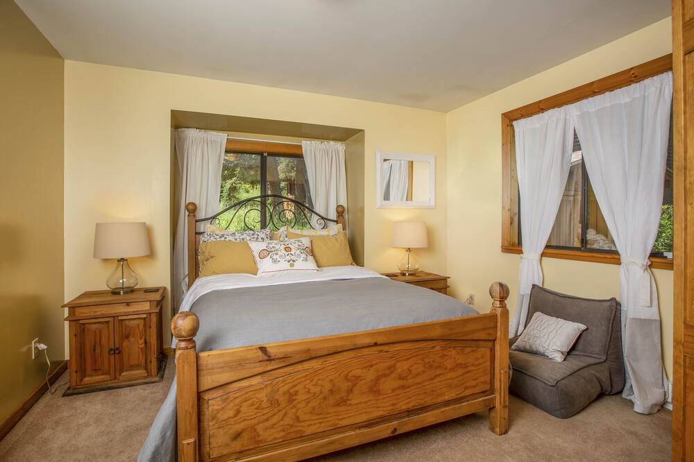 Photo of Bedroom in Shadow Mountain