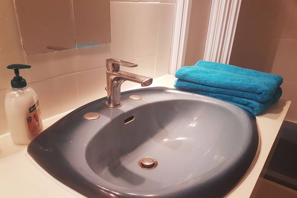 Photo of Bathroom in Persan