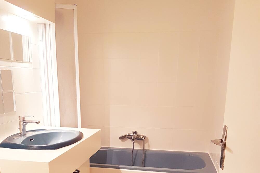 Photo of Bathroom in Persan