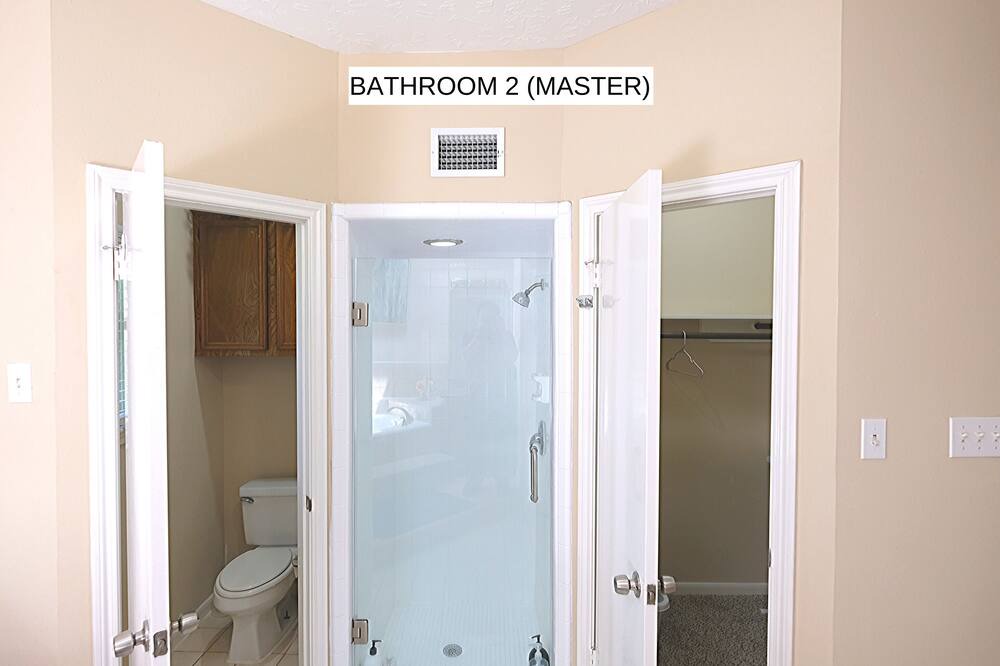 Photo of Bathroom in Pecan Grove