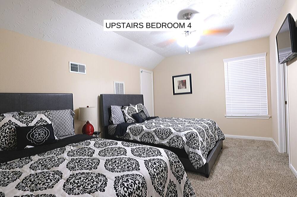 Photo of Bedroom in Pecan Grove