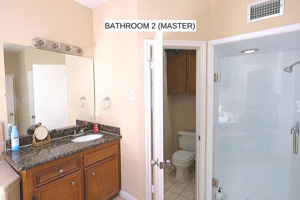 Photo of Bathroom in Pecan Grove