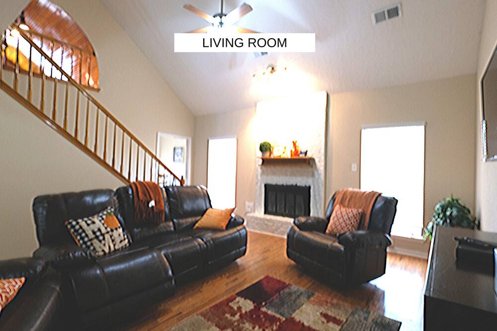Photo of Livingroom in Pecan Grove
